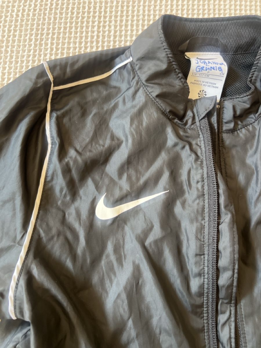 Nike Jacken & Mäntel: Nike Regenjacke Windbreaker schwarz – Gebraucht aus Bern von Valeskas 2