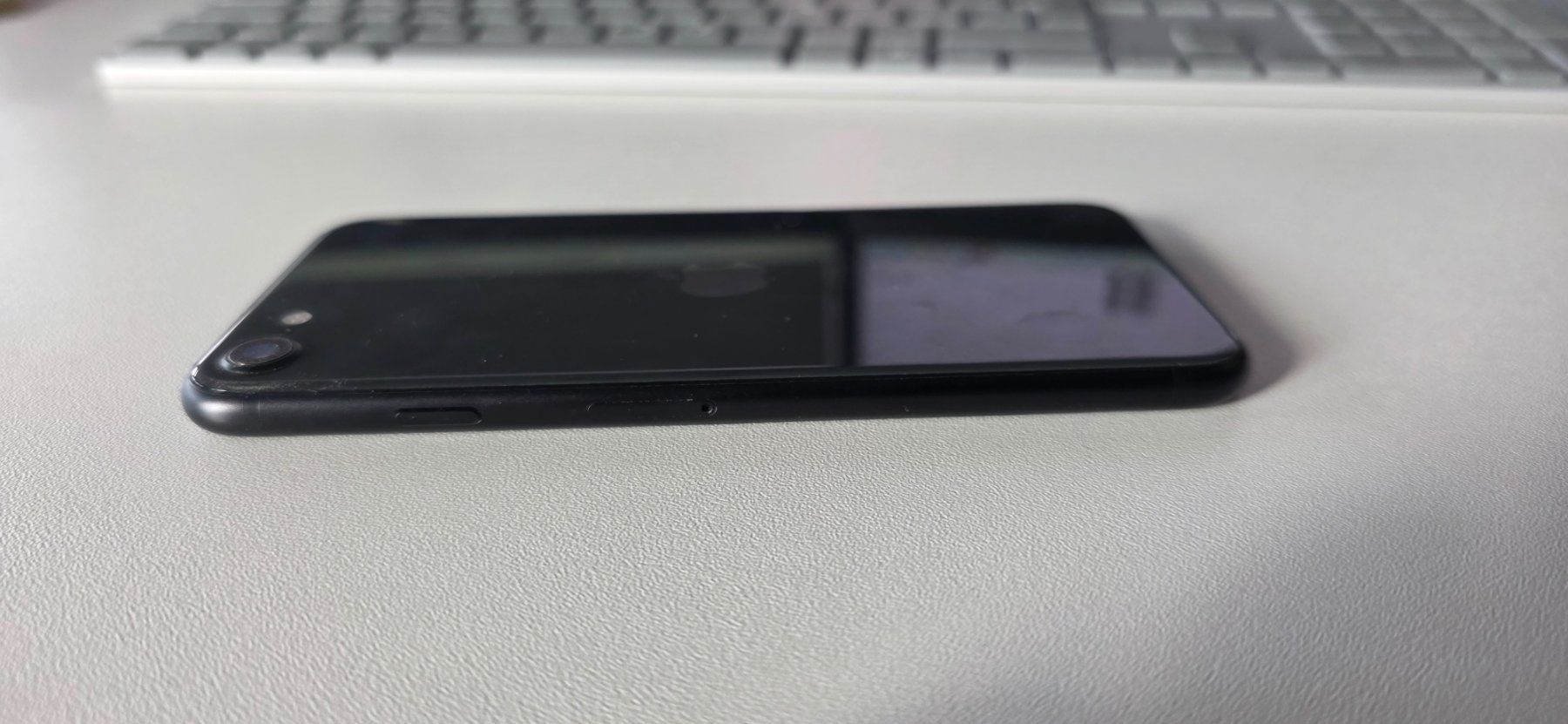 Apple Telefoni cellulari / Smartphones: Apple iPhone SE 2. Generation 64 GB Schwarz – Usato da Zürich venduto da fabiangysel1997 3
