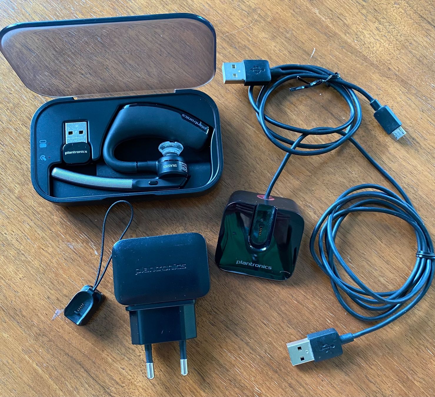 Plantronics Cuffie: Plantronics Bluetooth Headset, inkl. Lade-box, Gerät, usw. – Usato da Zürich venduto da dbrot