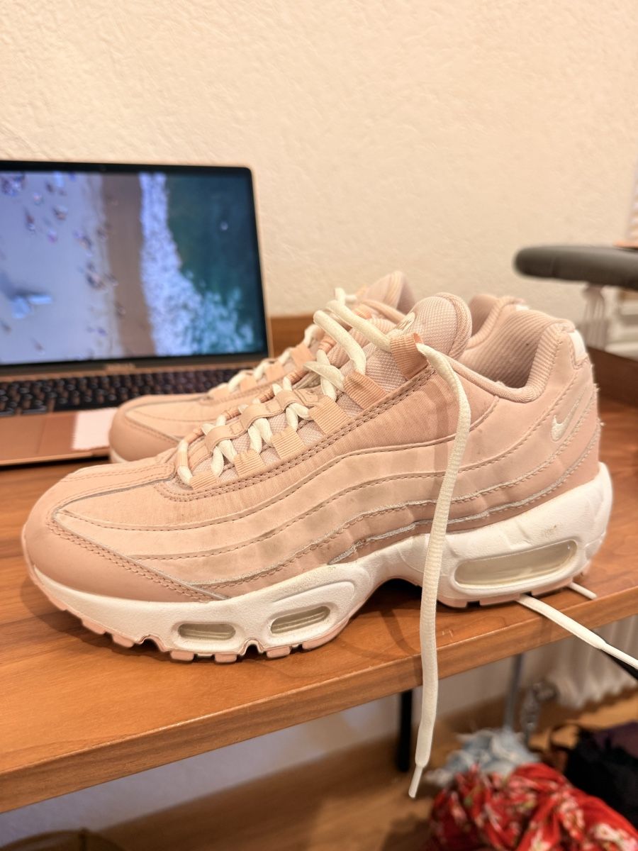 Nike Damenschuhe: Nike Schuhe 37,5 – Gebraucht aus Dotzigen von White_Warrior