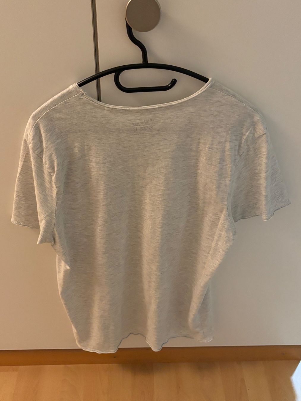 T-shirt: T-Shirts – Usato da Lyss venduto da jba_s2my 1