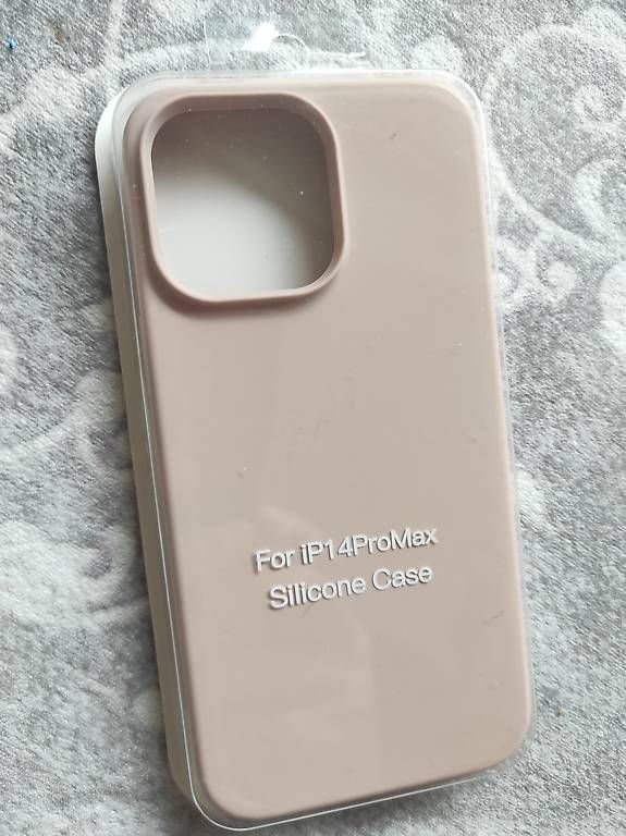 Coques & Protection écran: iPhone 14 Pro Max Silicone Hülle  – Neuf avec emballage d'origine à Reinach BL par mil_b29q 1