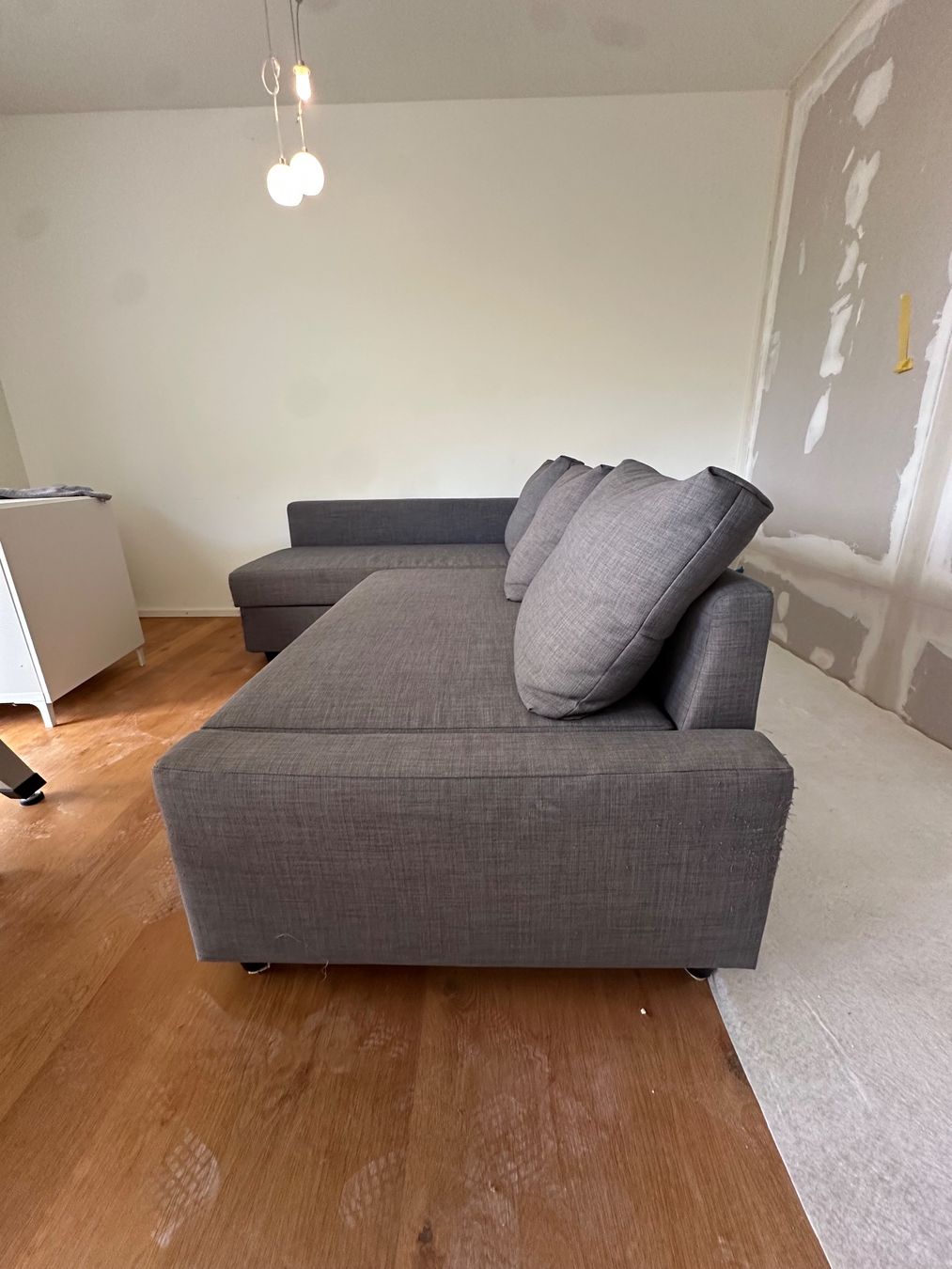 Ikea Sofas: Friheten Ikea - Ecksofa grau mit Schlaffunktion – D'occasion à Oftringen par sandy1996 2