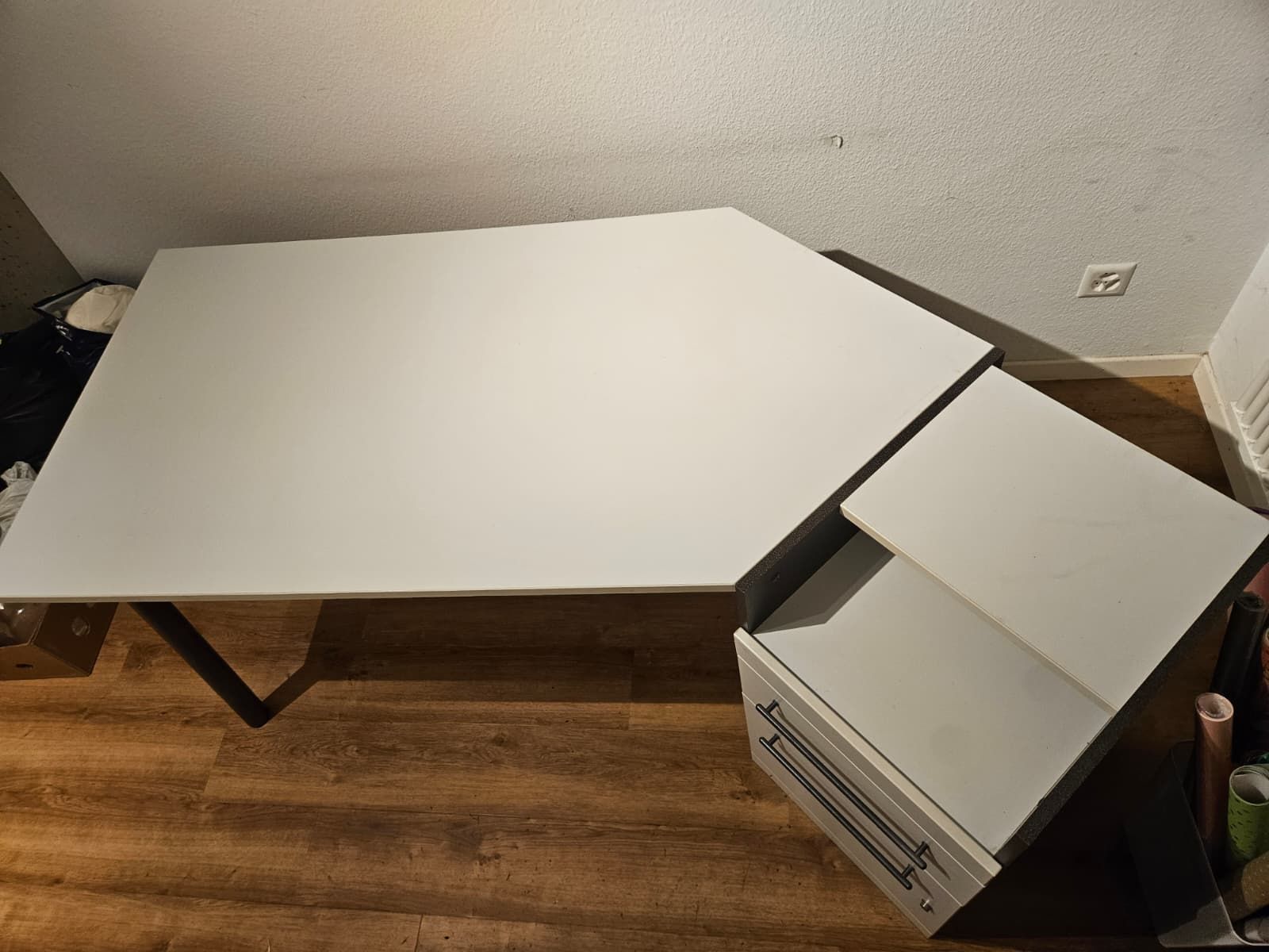 Schreibtische: Bürotisch gratis – Gebraucht aus Cham von jas_69tn 1
