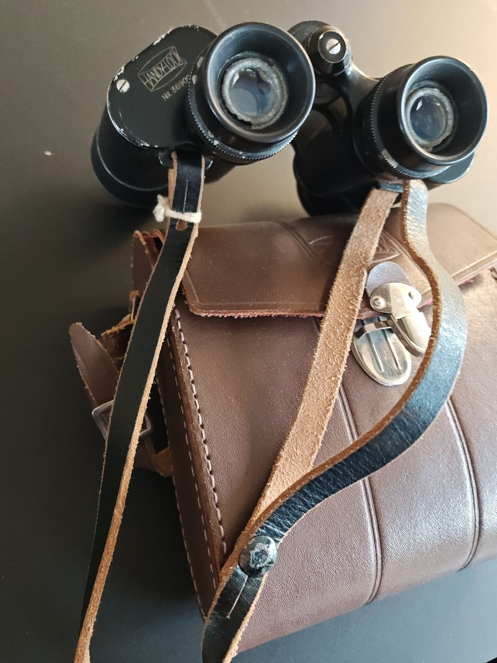 Binocoli: Handy-Look Feldstecher 8x40 mit wunderschönem Etui – Difettoso da Feldbach venduto da Gwaechshuus 1