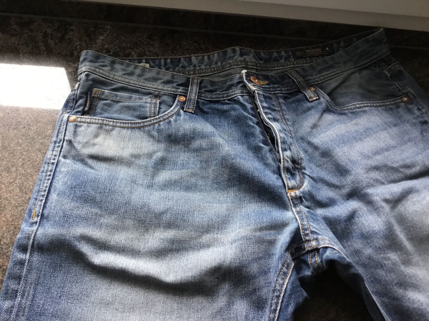 Jack & Jones Jeans: Kurze Herren Jeans Jack & Jones Gr.35 – Usato da Würenlos venduto da Starceve 1