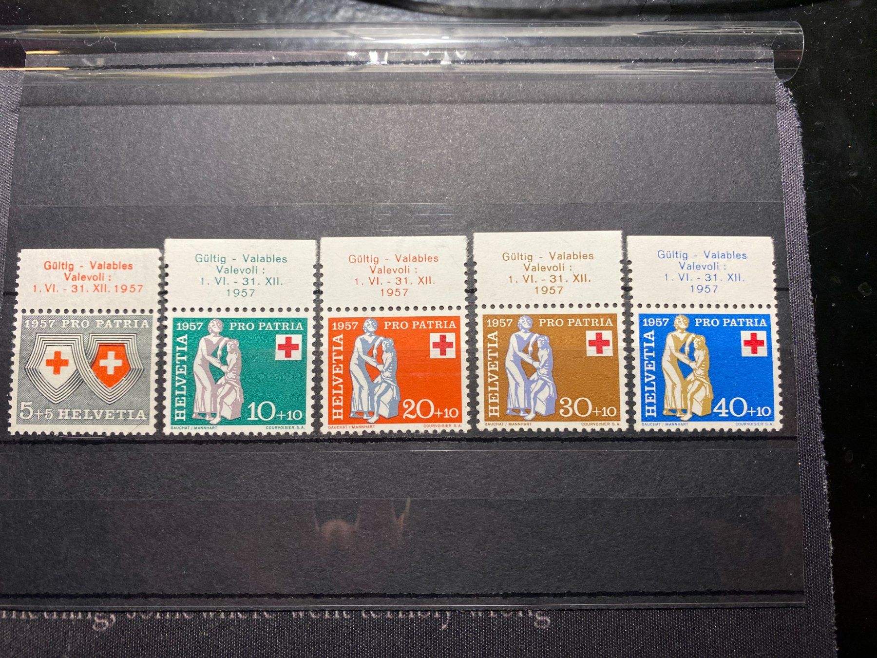 Tutti i francobolli: 1957 Pro Patria / Znr: 81 - 85 / Postfrisch ** mit Tabs – Nuovo e nell'imballaggio originale da Grand-Lancy venduto da Dany1973