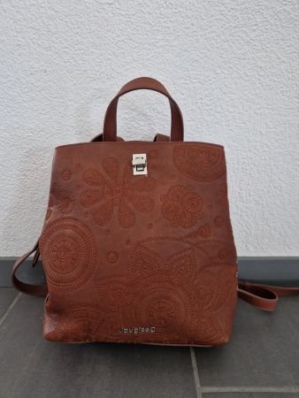 Eleganter Tagesrucksack  DESIGUAL