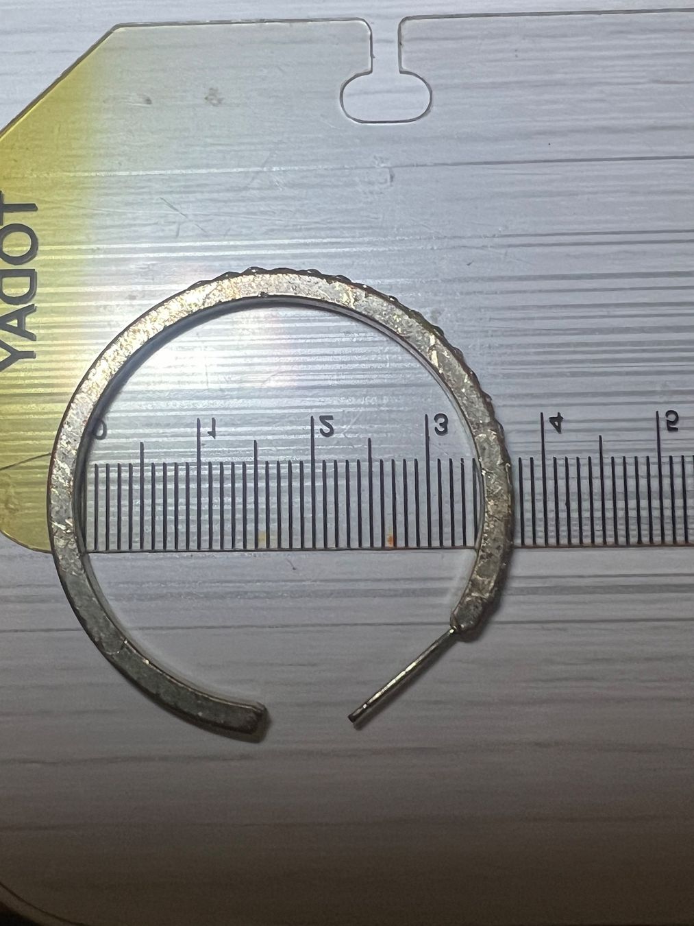 Ohrringe & -stecker: Creole Ohrring mit Steinen silberfarben Durchmesser 4cm – Gebraucht aus Bremgarten b. Bern von barny2 1