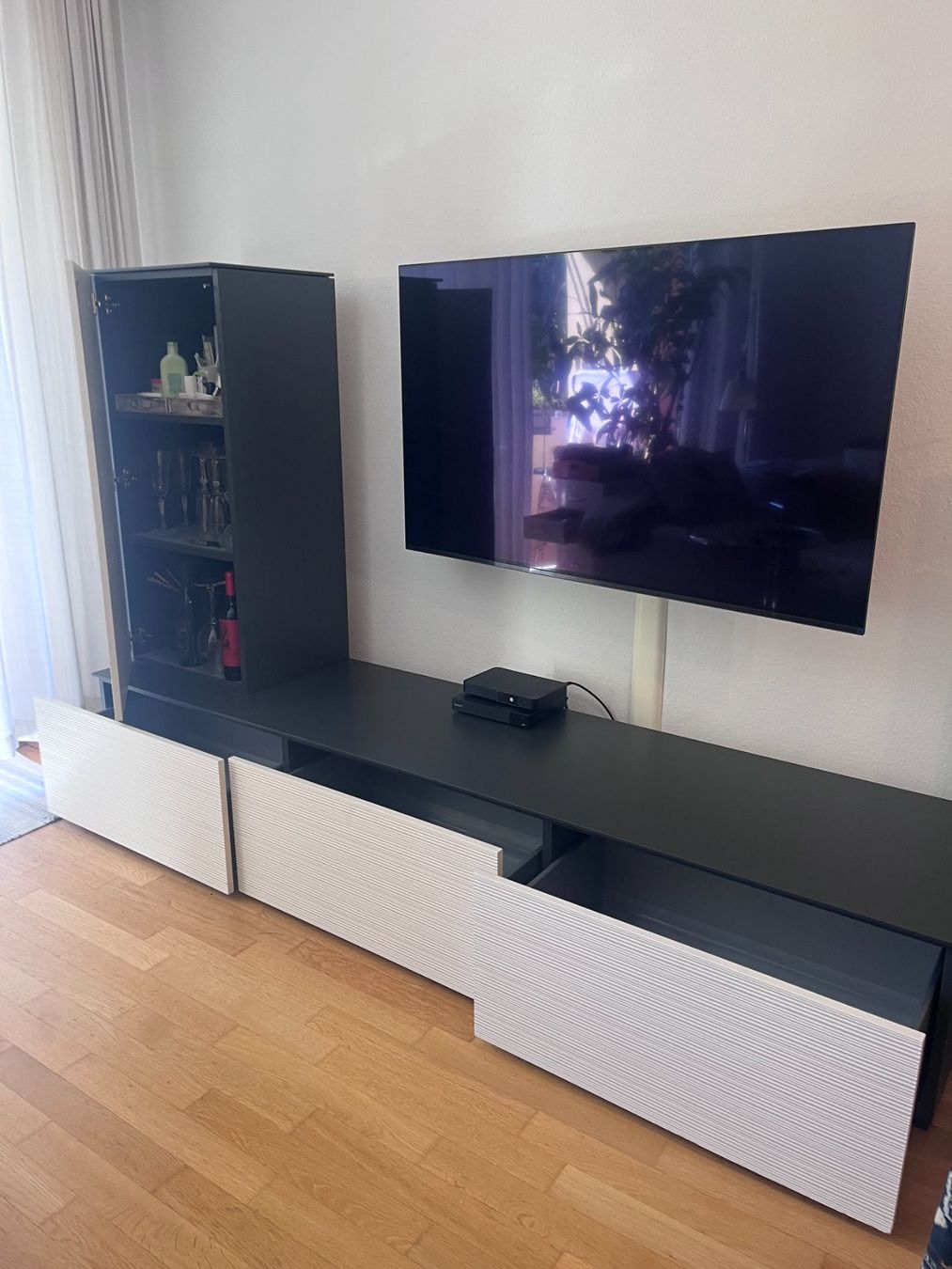 Mobili TV: Schweizer Design TV-Möbel/Lowboard MAB Timber mit Aufsatz – Usato da Zürich venduto da Ne01 2