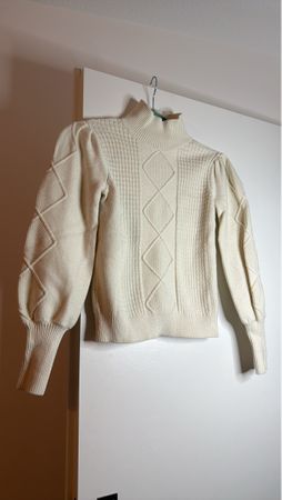 Cosy Cream Cable Knit Jumper - Perfect for Autumn Days