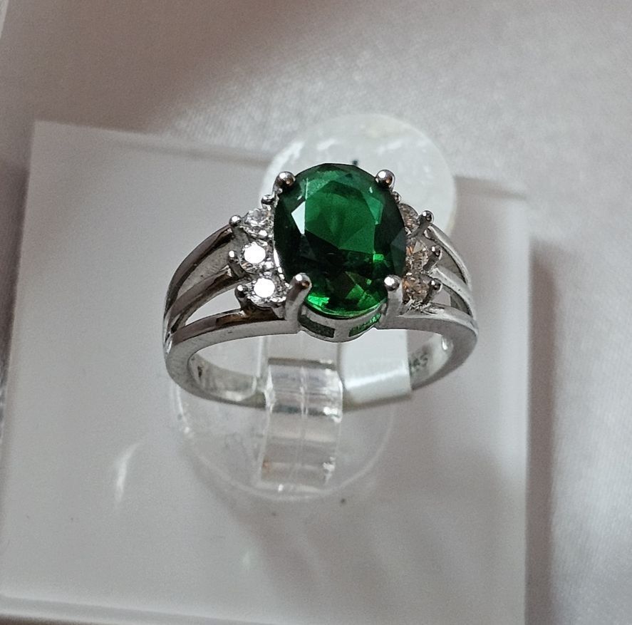 Ringe: Eleganter Ring mit grünem Stein, 925 versilbert Gr. 7 – Neu (gemäss Beschreibung) aus Grenchen von maretop 1