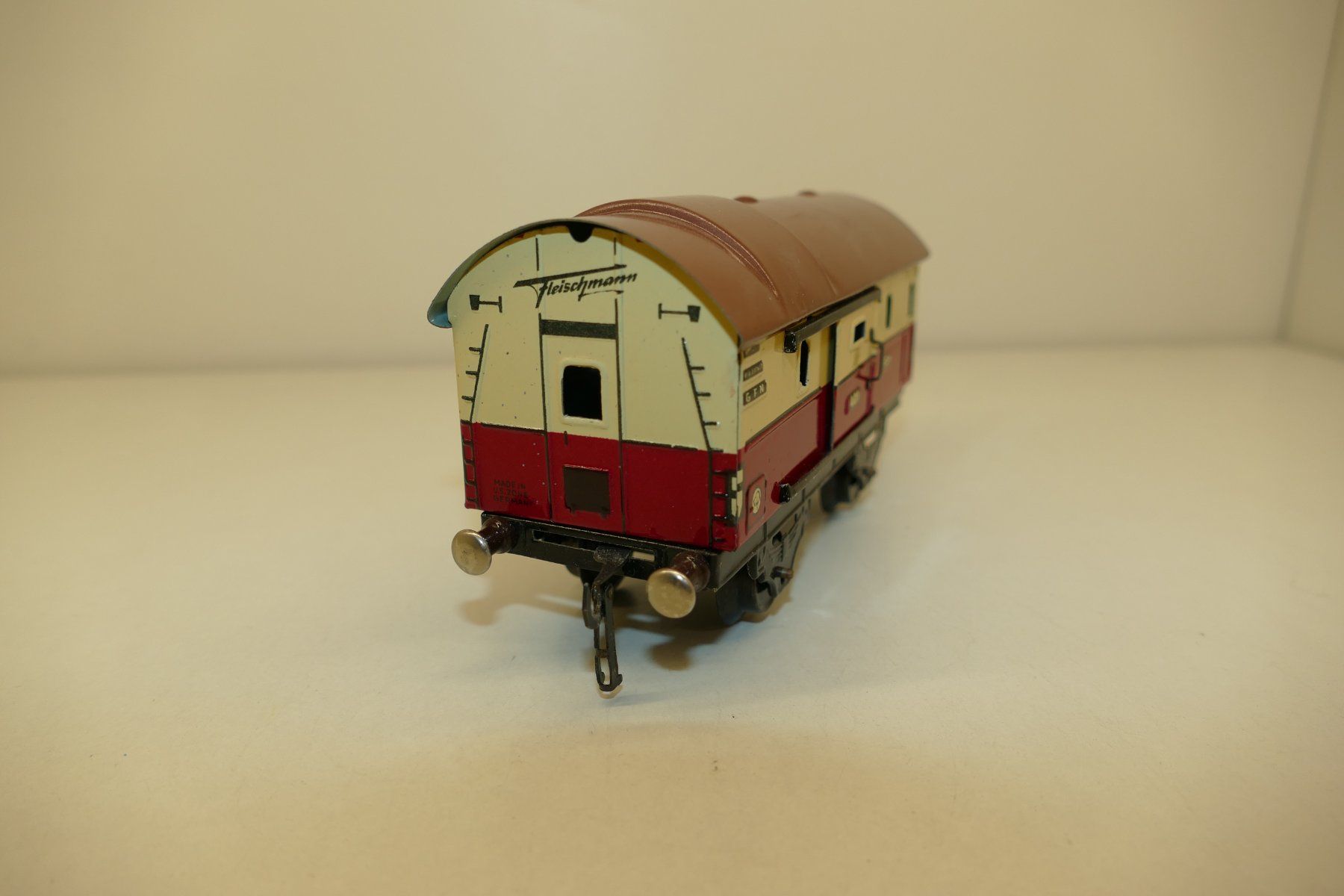 Fleischmann Modellini di ferrovie: Fleischmann 0: Gepäckwagen – Nuovo (secondo la descrizione) da Niederhasli venduto da rail-duerst 1