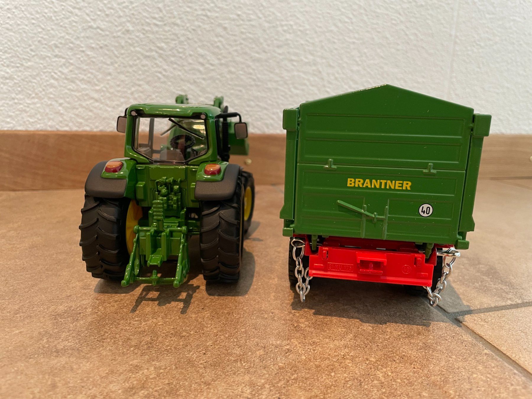 John Deere Trattori: SIKU John Deere mit Brantner DD 24060 – Nuovo e nell'imballaggio originale da Kreuzlingen venduto da Stefan1150 3