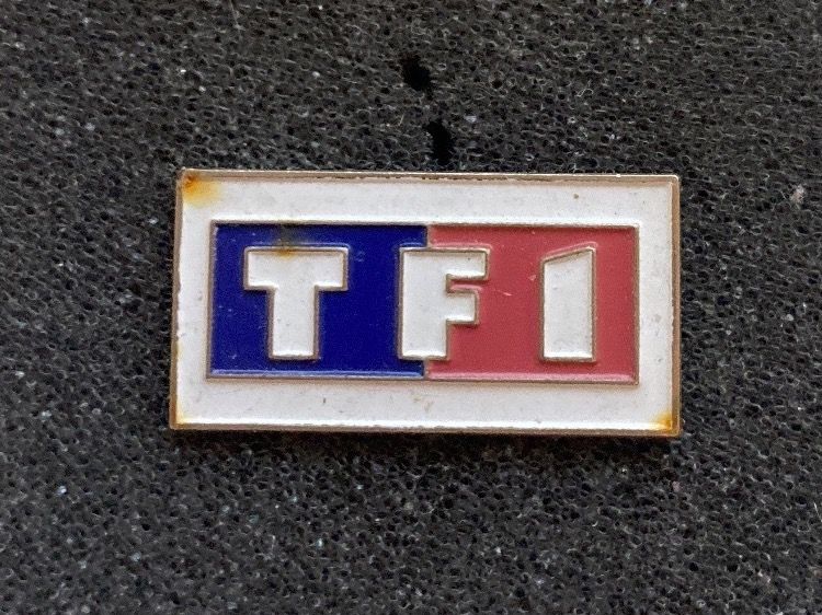 Plaquettes & Badges: PIN'S - TF1 – D'occasion à Le Brassus par cinema13