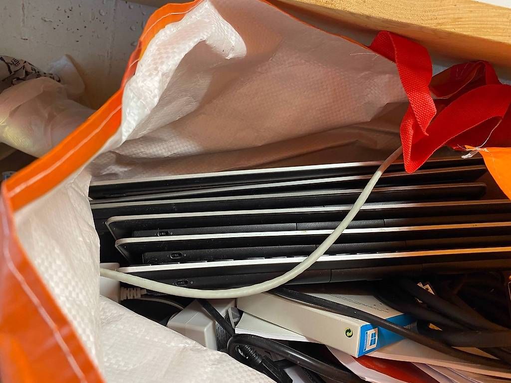 Cover & Protezioni schermo: liquidation ordinateur, ecran, server, yell phone etc. – Usato da Genève venduto da stephen_gva 3