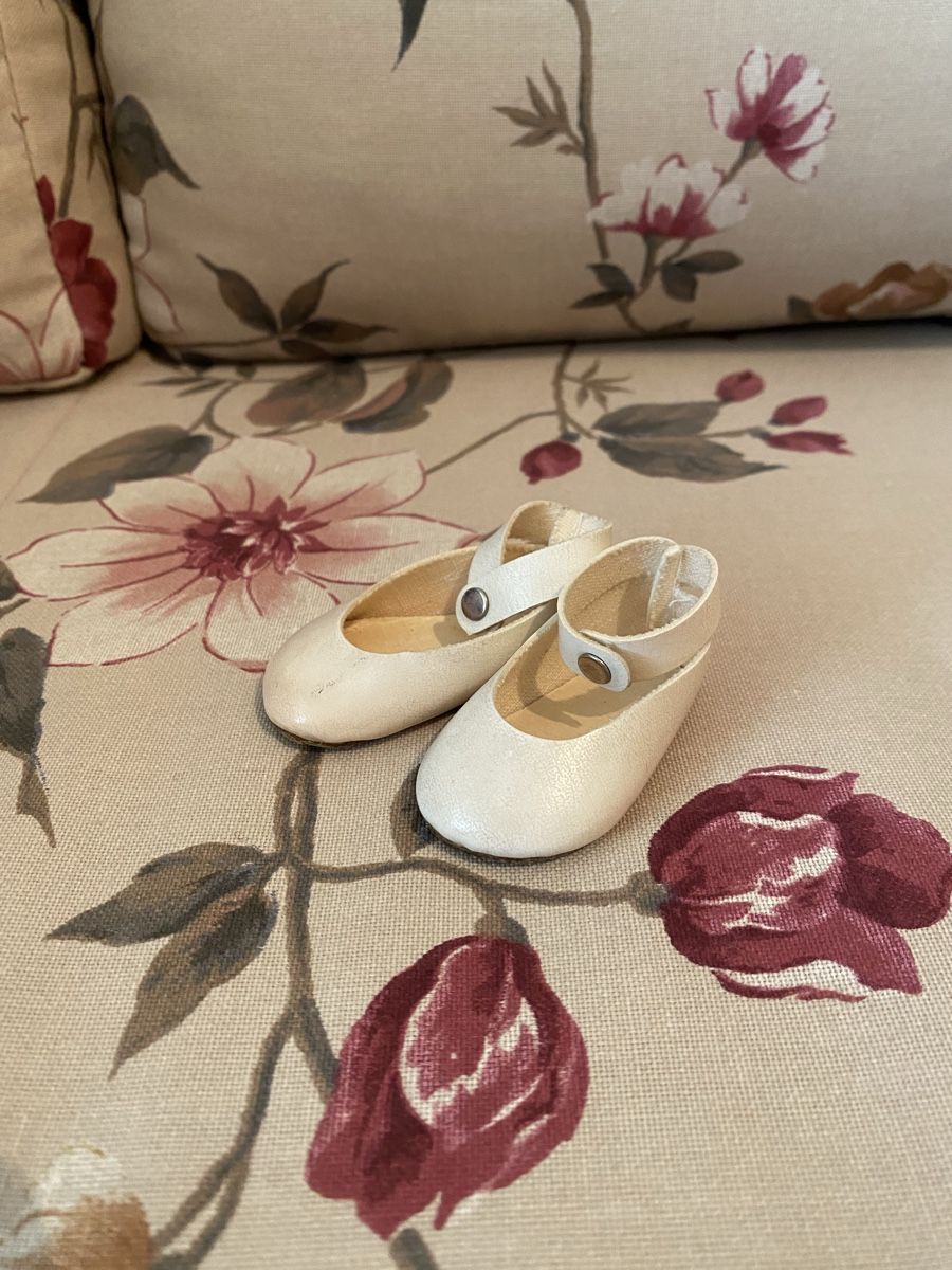 Sasha Morgenthaler Puppen: Original Sasha Lederschuhe vintage weiss – Gebraucht aus Winterthur von Sunshineandrain