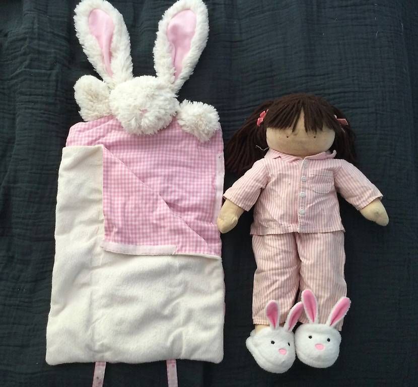 Bambole: Puppe mit Kleider und Kinderwagen. – Usato da Zürich venduto da Steve_and_ali 1