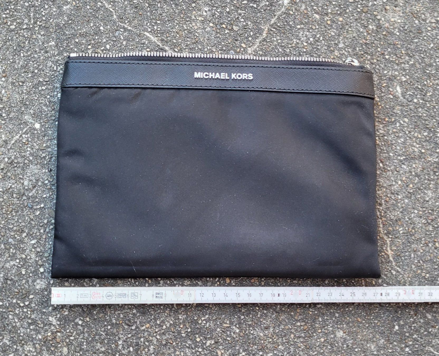 Michael Kors Borse: Michael Kors Tasche / Etui neuw. Schwarz – Usato da Füllinsdorf venduto da Sunnebliemli7 1