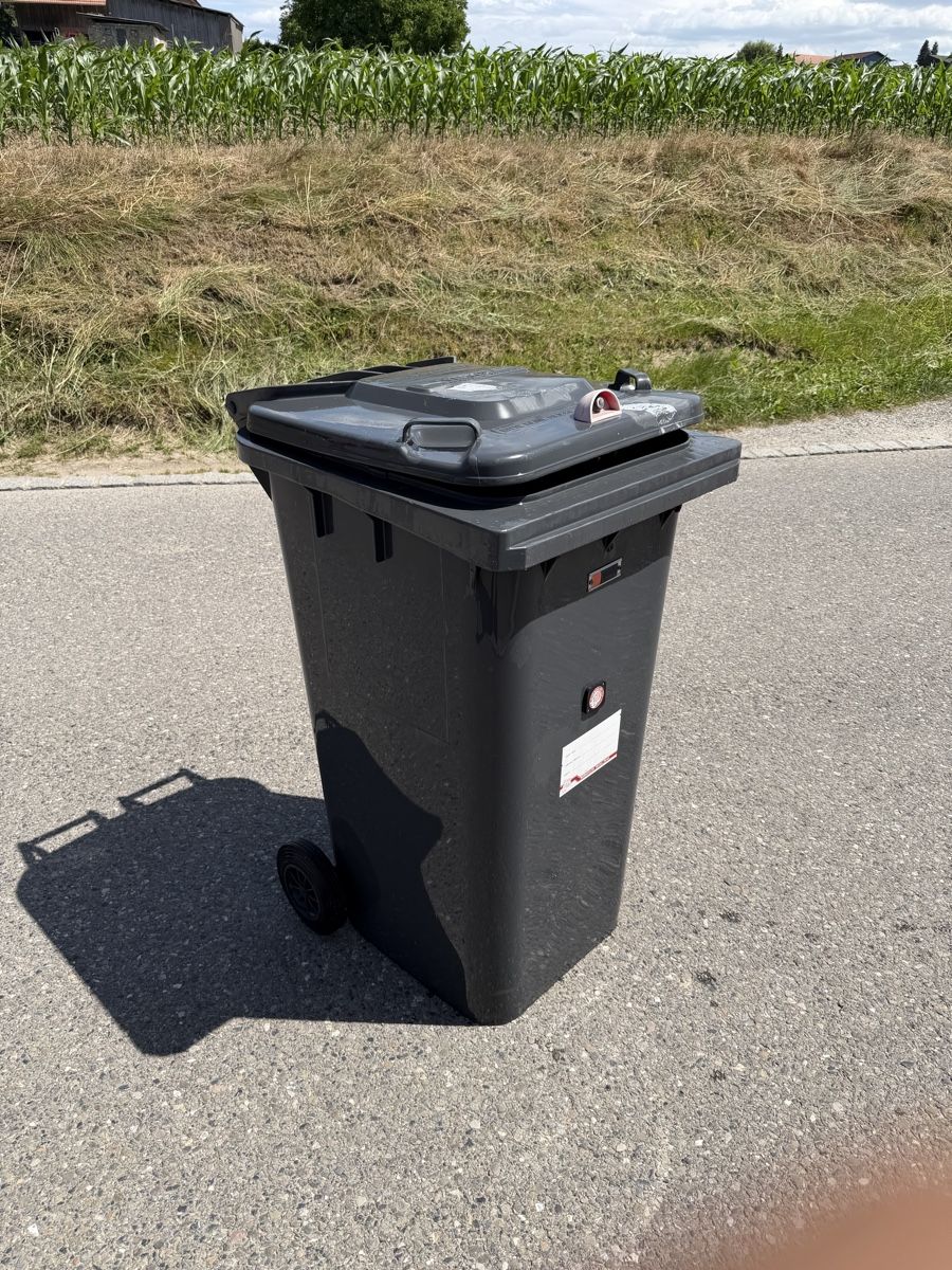 Korpus: Abfallcontainer 240L – Gebraucht aus Guschelmuth von oxtar