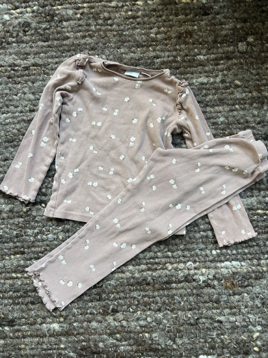 Zara Pyjamas & Ähnliches: Zara Kinder Pyjama Gr 110 – Gebraucht aus Winterthur von LeonoraCor