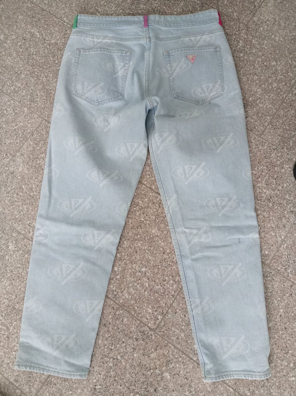Guess Jeans: Guess x J Balvin Jeans Hose – Usato da Wängi venduto da Maelstrom 1
