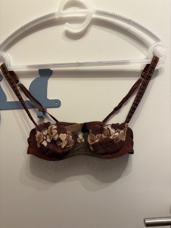 Soutien-gorge marron brodé