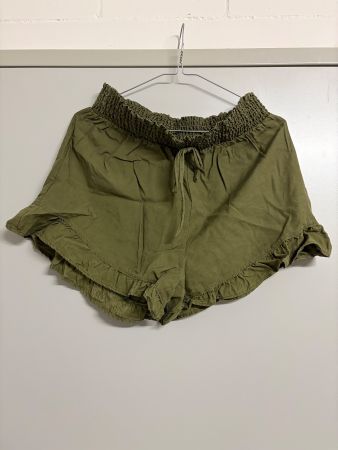Sommer Shorts Khaki Grün Gr. L mit Rüschen - Neuwertig!