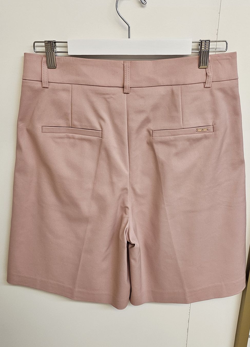 Pantalons: Shorts 42 NEU – Neuf avec emballage d'origine à St. Gallen par Moda.1 1