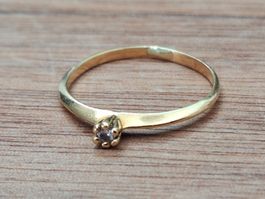 Solitär Fingerring Gelbgold 18K (punziert 750) Diamant