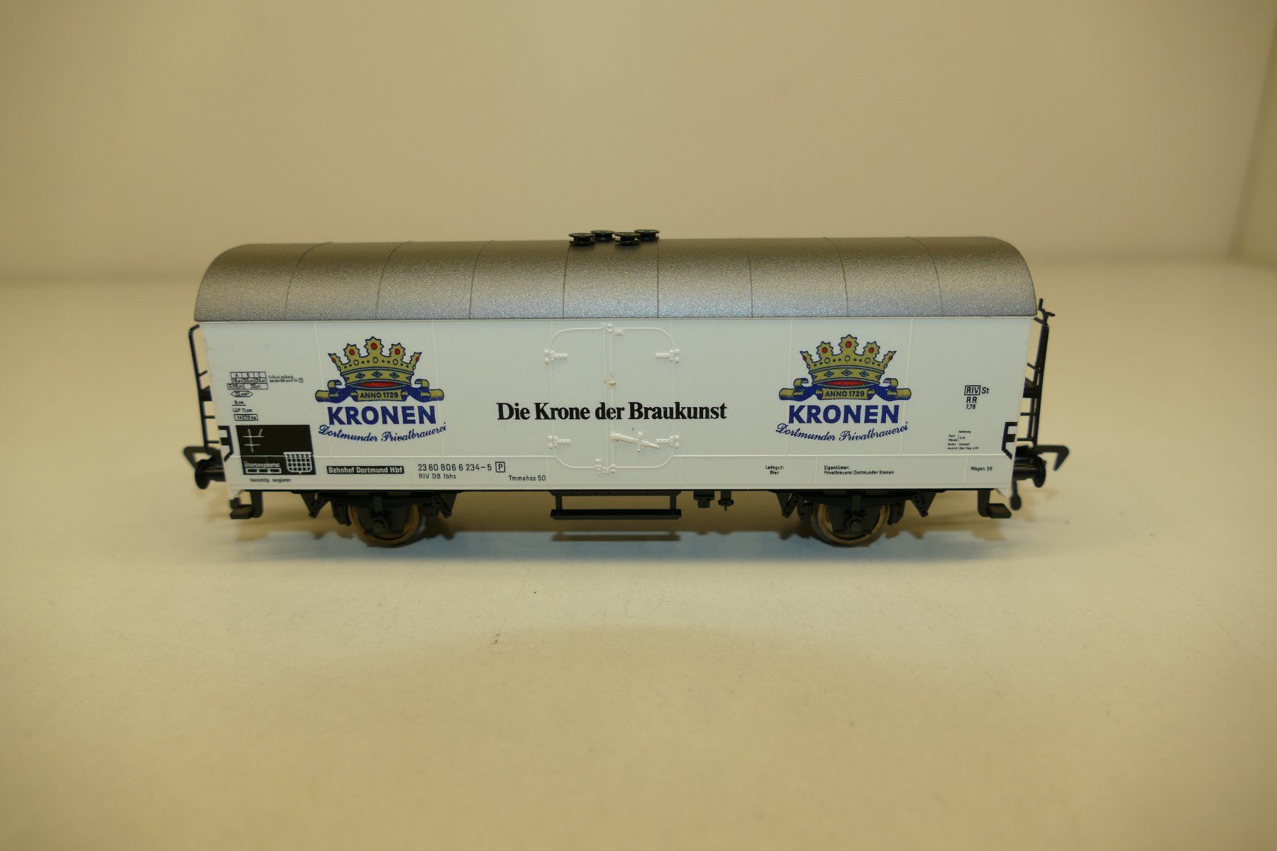 Fleischmann Modellini di ferrovie: Fleischmann H0: DB Kühlwagen "Kronen Bier" – Nuovo e nell'imballaggio originale da Niederhasli venduto da rail-duerst 2