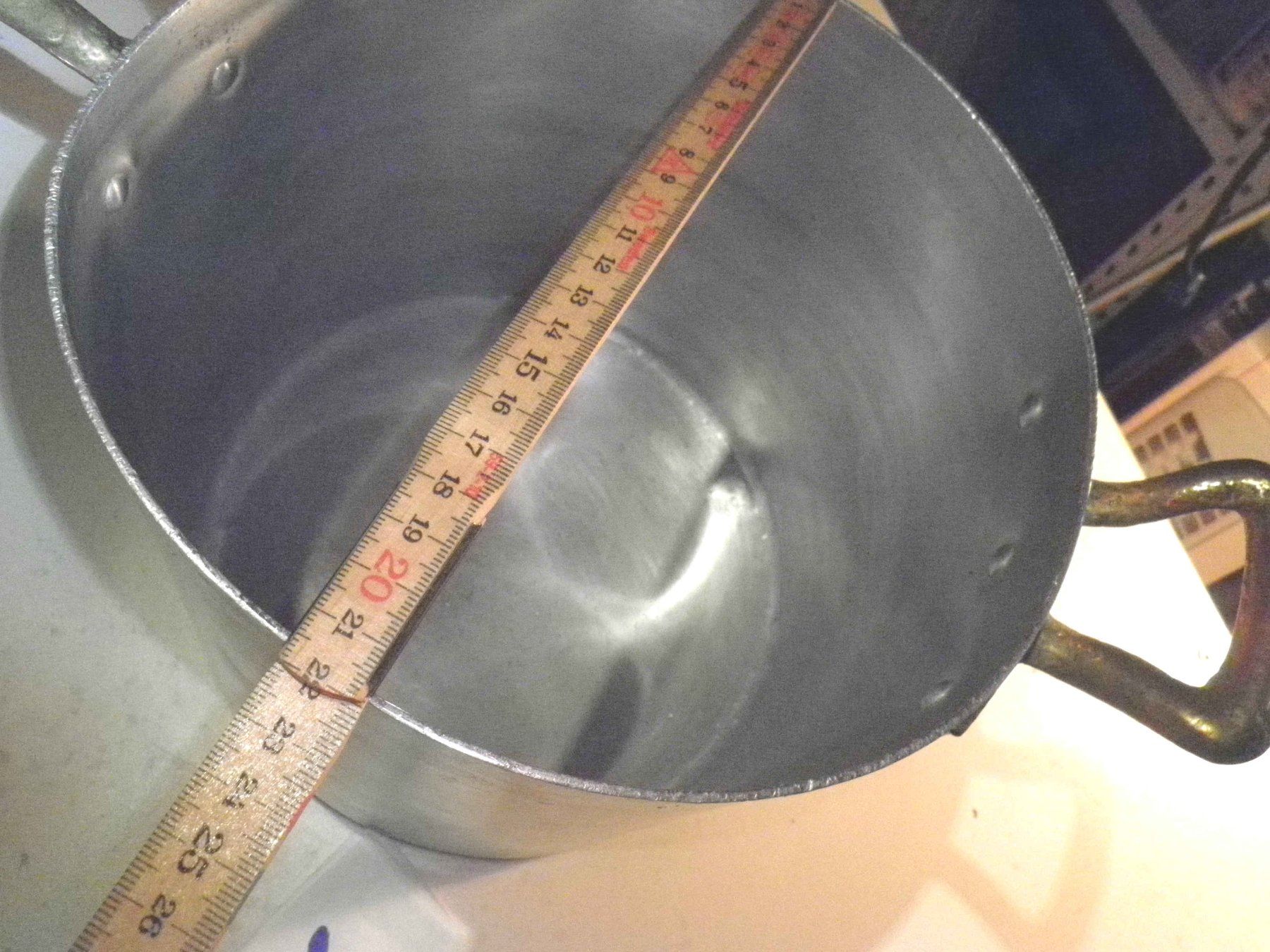 Pentole: Antiker Aluminiumtopf gebraucht. Durchmesser 22cm. – Usato da Cadenazzo venduto da Mikeshop 6