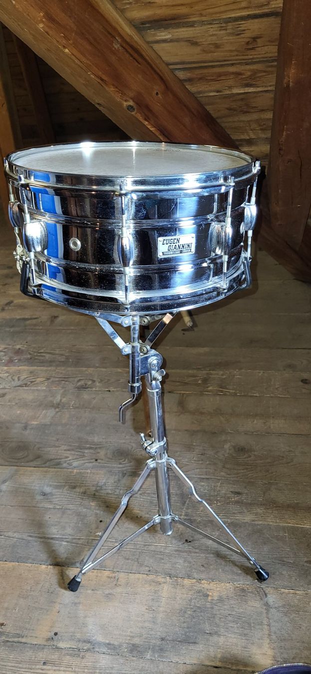 Giannini Instruments de musique: Snare Drum Eugen Giannini mit Ständer und Hülle – D'occasion à Bassersdorf par GertF 1