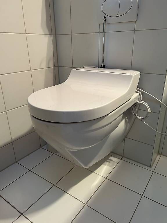 WC: Geberit AquaClean Tuma Classic Dusch-WC – Usato da Zug venduto da HelenOL 1