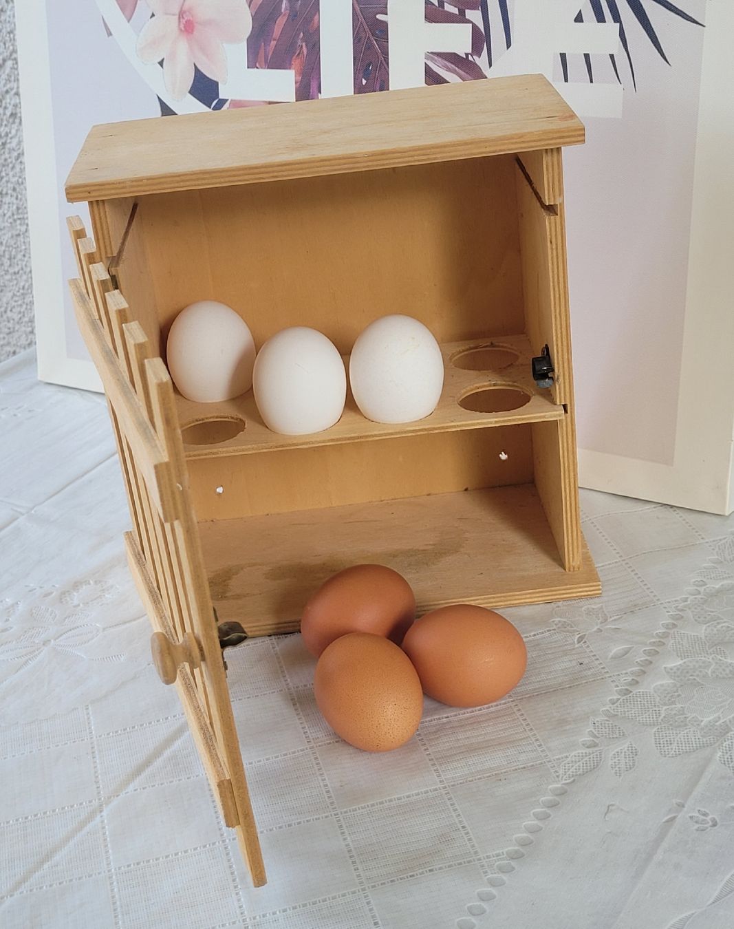 Tutte le decorazioni: Tolle Vintage Eierbox Eierkasten Holz – Usato da Buttikon SZ venduto da Corendo