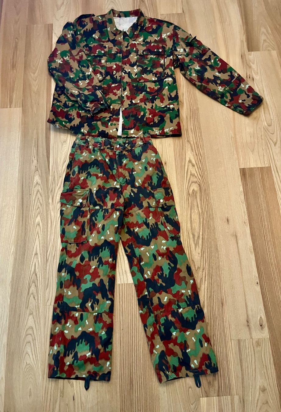 Schweizer Armee Uniformen: Schweizer Armee Bekleidungssatz Tarnmuster – Gebraucht aus Uster von colmo 5