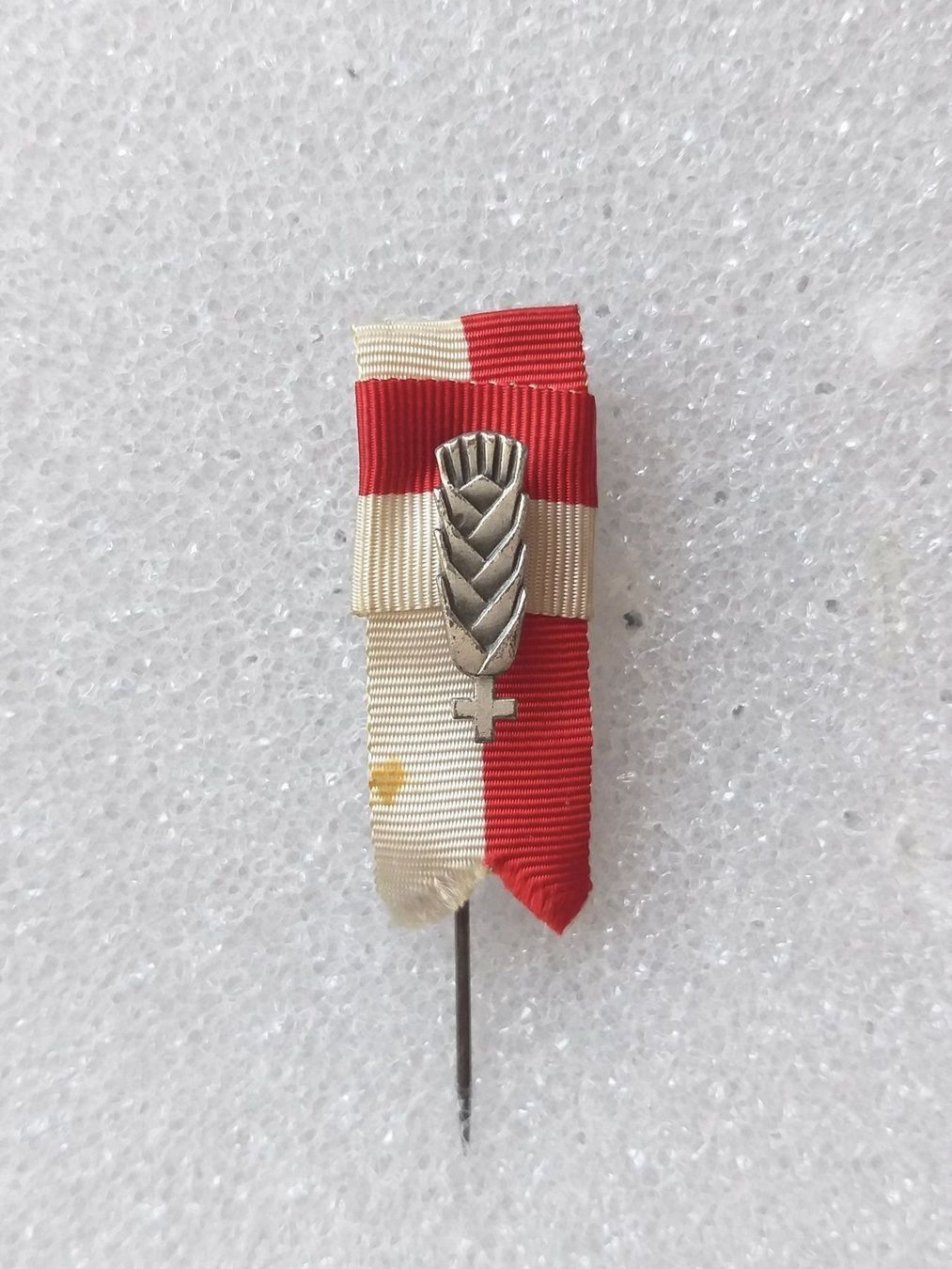Placchette & Badge: Anstecknadel Äre mit Seidenband – Usato da Bauma venduto da SwissMilitaria