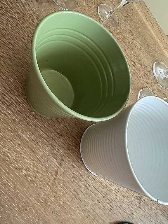 Pots de fleurs: 2 Übertöpfe Metall, Grün & weiss – D'occasion à Zürich par mar_22hb 1