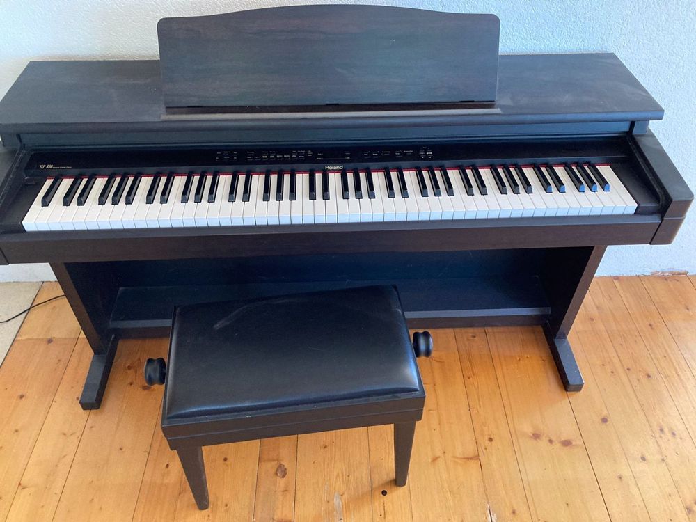 Roland Digital Piano HP 330 in Schwarz inkl. Hocker | Kaufen auf Ricardo