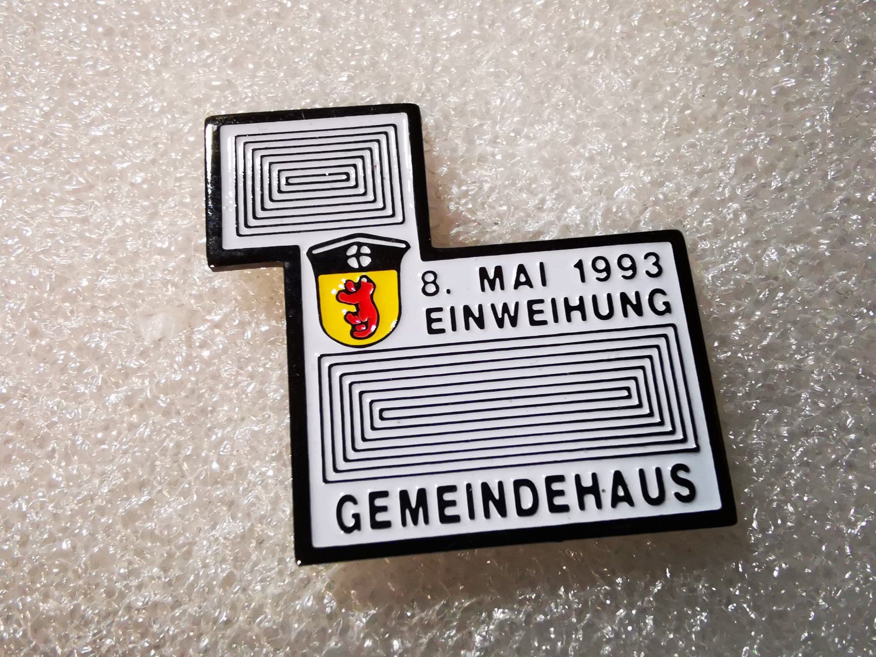 Placchette & Badge: Ansteckpin 6: Einweihung Gemeindehaus – Usato da Oppligen venduto da Pin-Fall-Shop