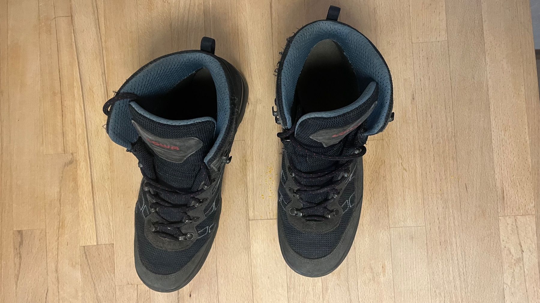 Lowa Scarpe da donna: Lowa Wanderschuhe Gr. 42 – Usato da Zürich venduto da LILIOU 1