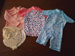 2 Badeshirts, Badeanzug & Badehut 86-98
