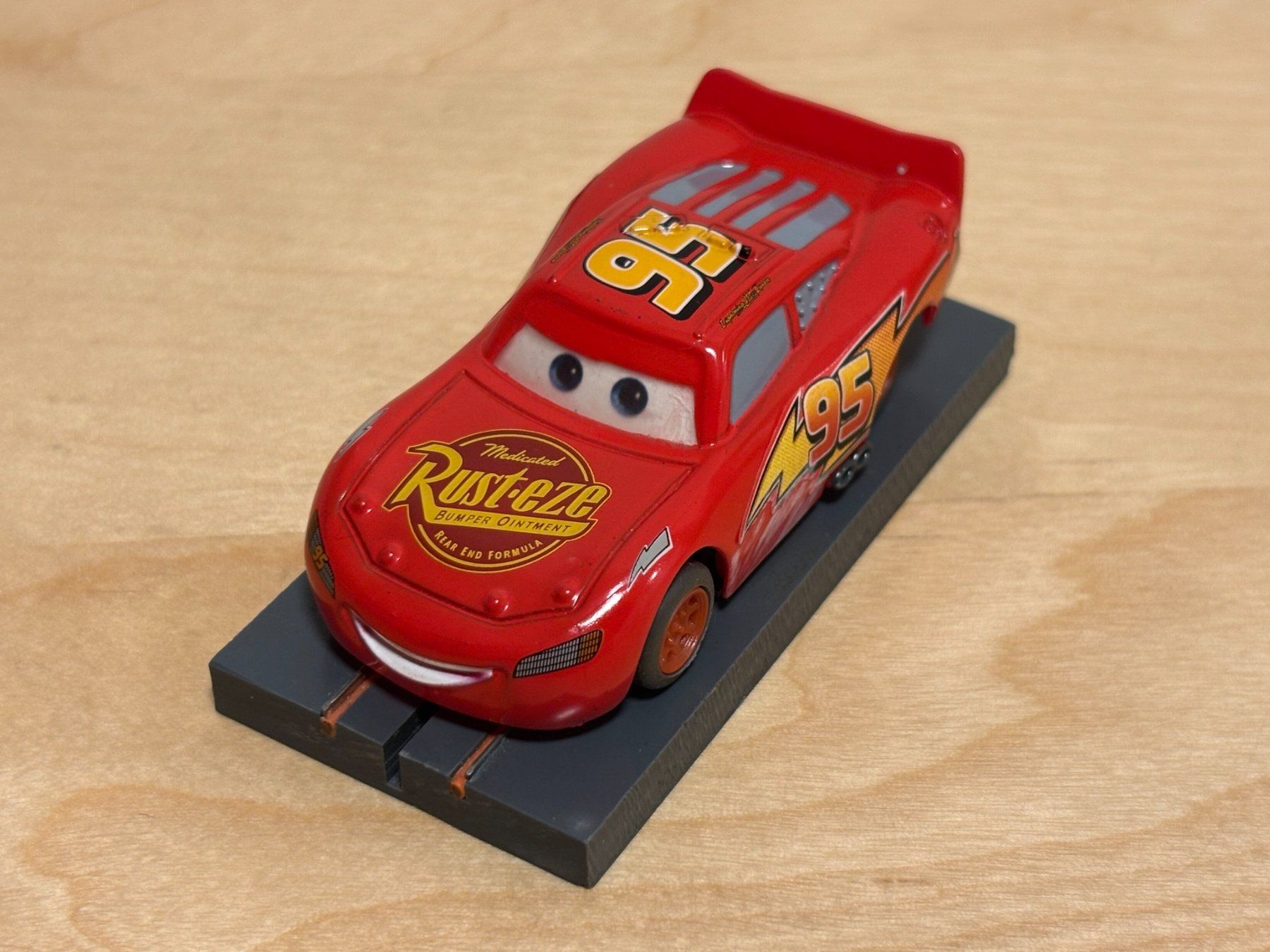 Tyco Piste: Tyco 440x2 Lightning McQueen – Usato da Bülach venduto da h0slotch