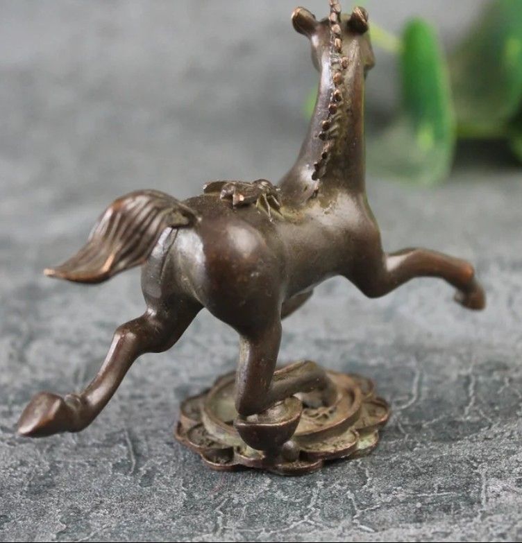 Statuette: cheval en Bronze – Nuovo e nell'imballaggio originale da Vernier venduto da 19pigments 2