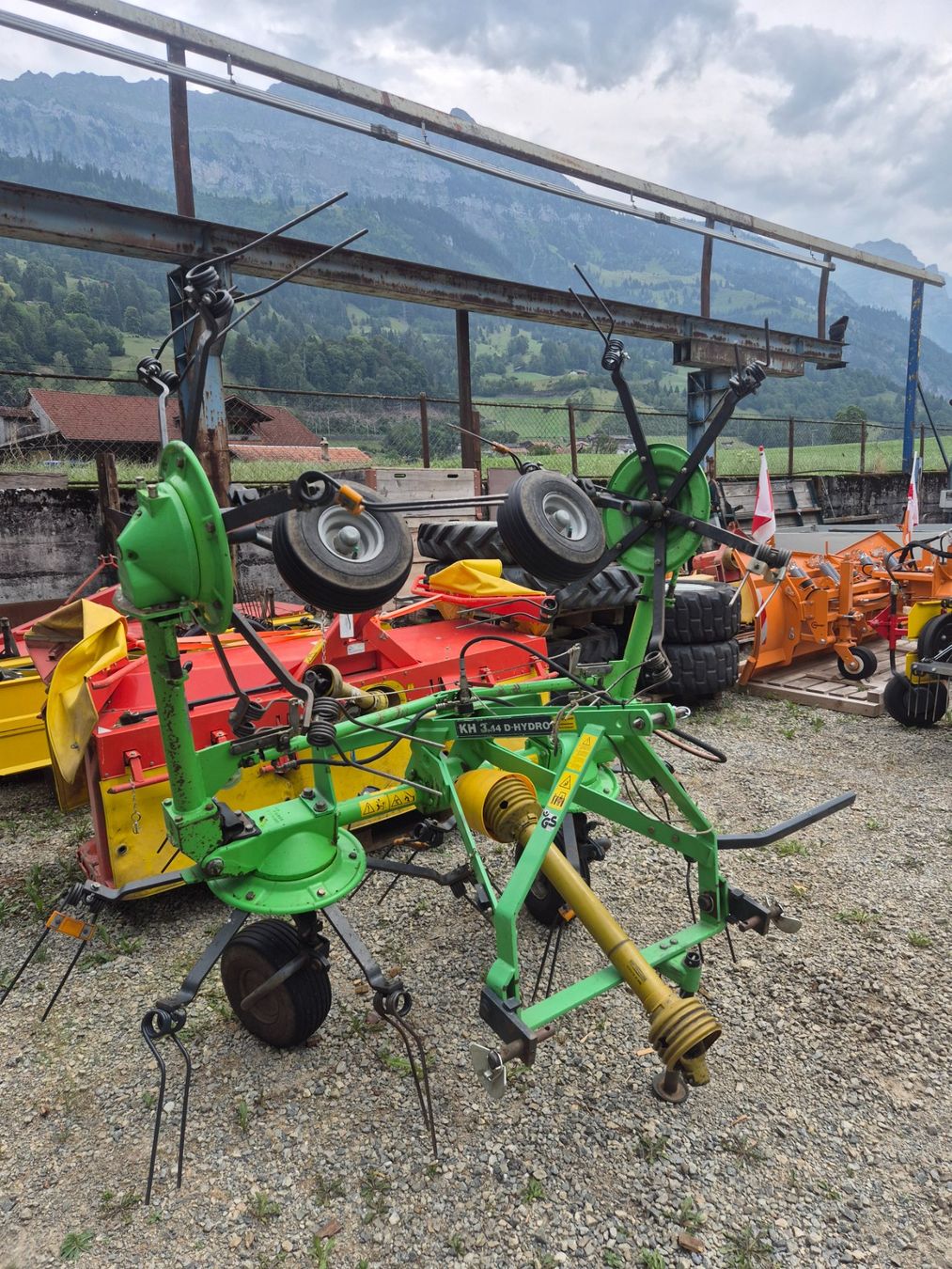 Tutte le macchine: Kreiselheuer 4 teilig, Funktionstüchtig – Usato da Kandergrund venduto da 07071963 7