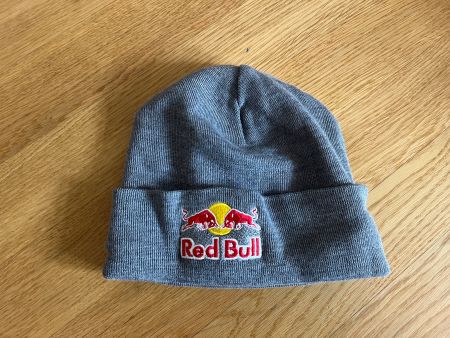 Red Bull Athletes Only Beanie Grau Mütze neuwertig