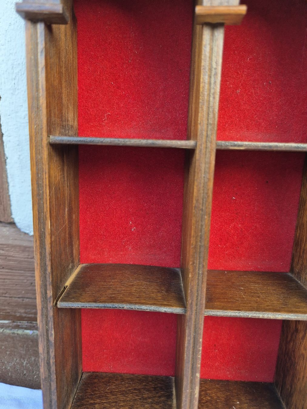 Scaffali: Miniatur Regal Holz mit rotem Hintergrund – Usato da Eschlikon TG venduto da zuzanka80 4