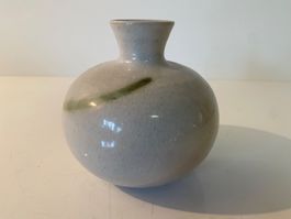 Kleine Mobach Keramik Vase, hellgrau mit Grün