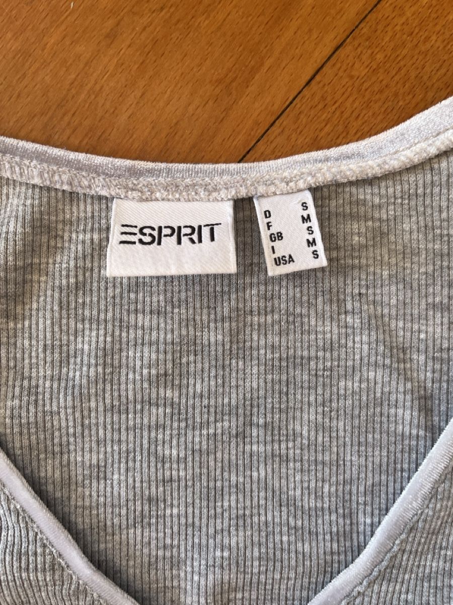 Esprit Pullover & Sweatshirts: Langarmshirt Esprit grau, V neck Samtkragen – Gebraucht aus Bern von sosophie 1
