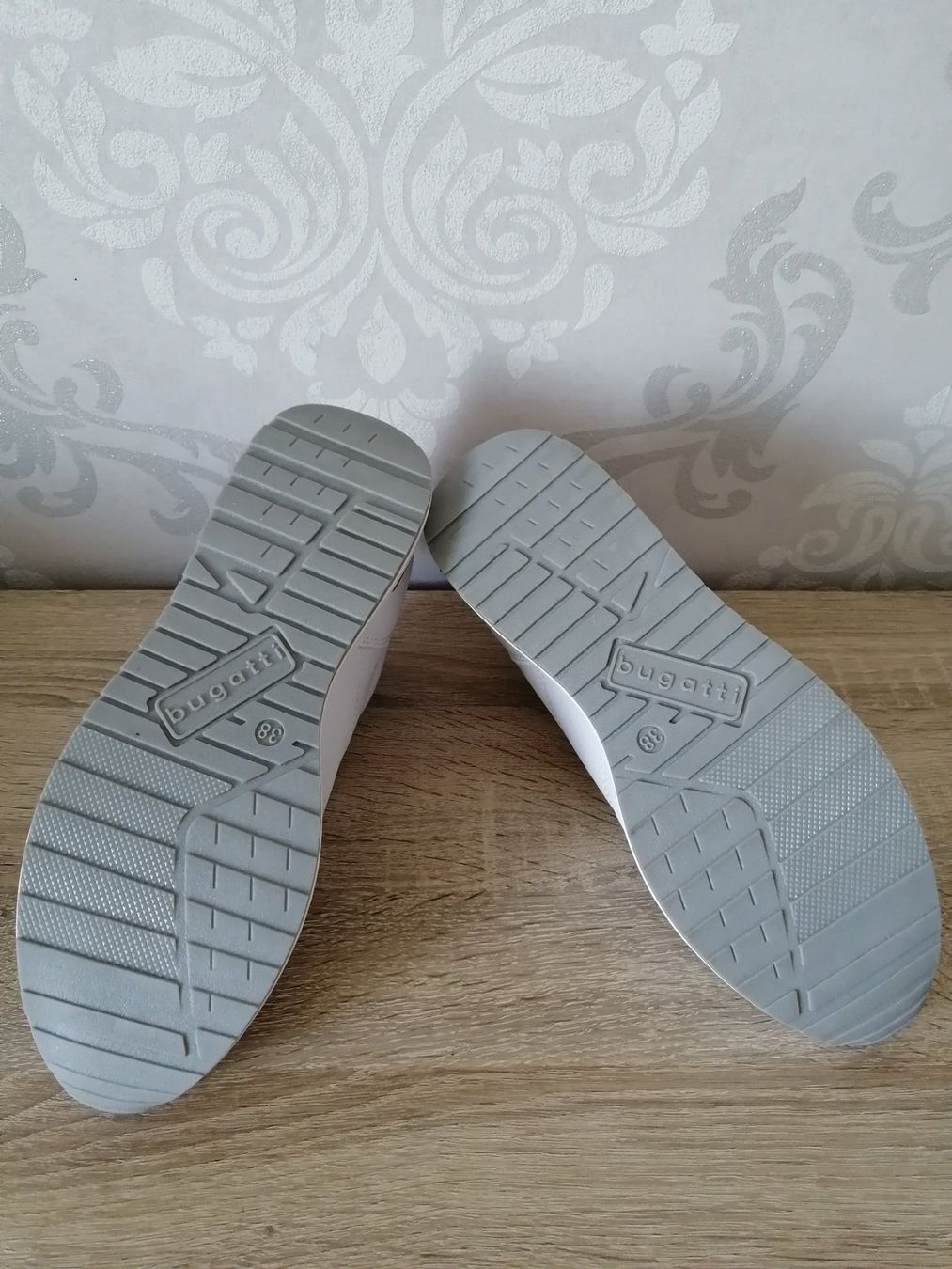 Bugatti Scarpe da donna: Sneaker Damen " Bugatti" Gr.38 NEU!!! – Nuovo e nell'imballaggio originale da Henau venduto da AXAA 2